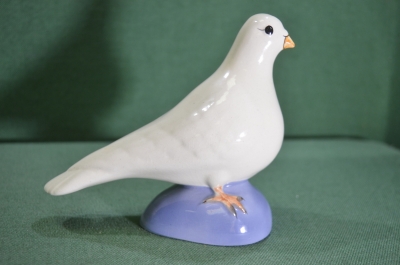 Статуэтка фарфоровая "Голубь голубка". Ceramic Fauna. Азия.