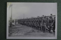 Фотография старинная "Аты-баты, шли солдаты". Вторая мировая война, Вермахт.