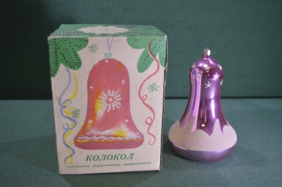 Елочная игрушка "Колокол розовый озвученный разрисованный светосоставом". Стекло. Коробка. СССР.