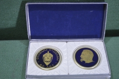 Медаль настольная "60 лет Особым Отделам ВЧК КГБ". 2 шт. в коробке. Фарфор. Weimar. Германия. #U