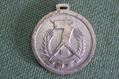 Знак значок медаль "За хорошие результаты в соревновании". Германия. 1970 годы.
