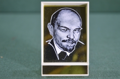 Плакетка плакета настольная зеркальная "В. И. Ленин". Ситалл. Карболит. СССР.