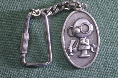 Знак значок "Мастер Самоделкин Peko". Bertoni Milano. Производство Италия. Периода СССР.