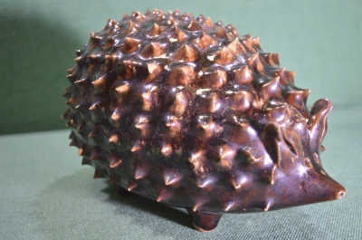 Статуэтка керамическая "Еж крупный". Обливная керамика. Елгава. СССР. #U