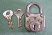 Замок навесной с двумя ключами. Артель 