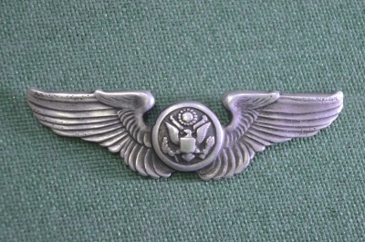 Знак крылья военного пилота штурмана бомбардировщика. Серебро. Авиация. Америка. США. 1940-е годы.