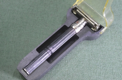 Бритвенный аппарат "Идеал". Станок, бритва безопасная, с футляром. СССР. 