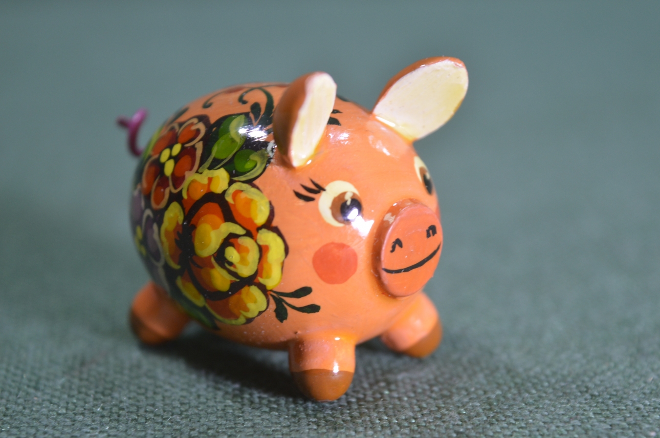 Купить Поросенок деревянный, под Хохлому. Миниатюра. Дерево, лак. в ...