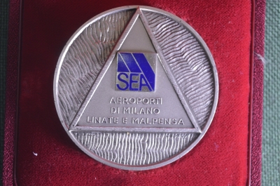 Медаль настольная "Аэропорт Мальпенса Линате Милан SEA". Серебро 800 проба. Коробка. Италия. #U