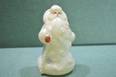 Дед Мороз, новогодняя игрушка. Снежинки в бороде. Пластик, пластмасса. Высота 12 см.