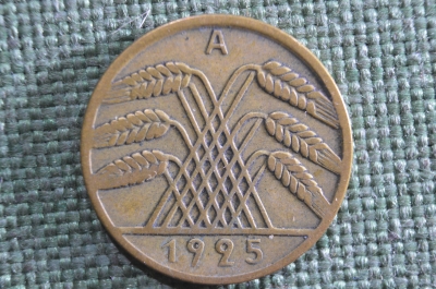 Монета 10 рейхспфеннигов, пфеннигов 1925 года. Буква A. Веймар, Германия. Deutsches Reich.