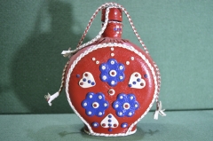 Бутыль, бутылка, флага штоф в кожаной оплетке. Красный. Югославия времен СССР.