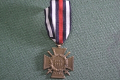 Медаль Крест Гинденбурга 1914-1918 с мечами. С лентой. Клеймо B.H.L. Рейх. Германия.