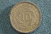 Монета 10 рейхспфеннигов пфеннигов 1924 года. Веймарская Республика. Веймар. Германия. Монета 10 рейхспфеннигов пфеннигов 1924 года. Веймарская Республика. Веймар. Германия.