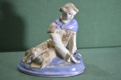 Статуэтка фарфоровая 