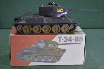 Игрушка машинка военная техника "Танк Т34-85". Коробка. Завод Арсенал. СССР. #G6
