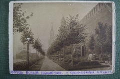 Открытка старинная "Могилы борцов Революции у Кремлевской стены. Москва". 1930 год.