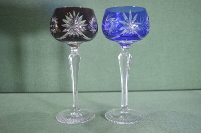 Фужеры, бокалы для вина (2 штуки, красный и синий). Цветной хрусталь, ручная огранка. Германия.