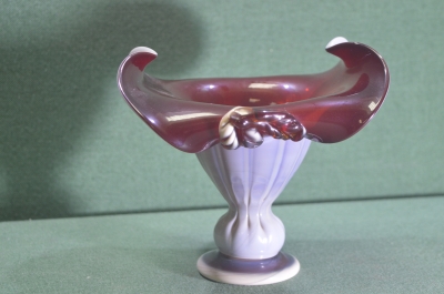Ваза декоративная. Красное и белое цветное стекло. Красный Май. СССР. #U
