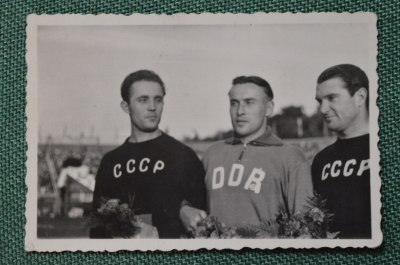 Советский легкоатлет.  Мастер спорта, тренер Отто Григалка. Фотографии из личного архива.