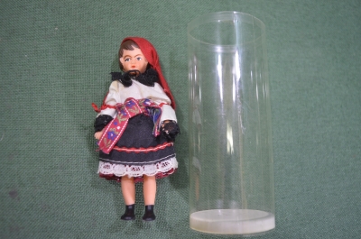 Кукла "Девушка в национальном костюме". Футляр. Чехословакия. Lidova Tvorba. 1970е
