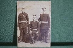 Фотография старинная "Трое мужчин в форме, военные". Фот. Рудомина, Двинск.