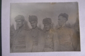 Фотография группа военных красноармейцев РККА. СССР. 1940е. Фотография группа военных красноармейцев РККА. СССР. 1940е.