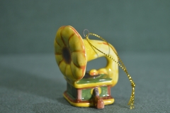 Игрушка елочная "Патефон, граммофон". Музыка, пластинка. Керамика, майолика, ручная роспись. #1
