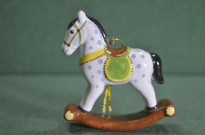 Игрушка елочная "Лошадка качалка". Конь, лошадь. Керамика, майолика, ручная роспись. #1