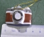 Игрушка елочная "Фотоаппарат, фотокамера". Фотограф, репортер. Керамика майолика, ручная роспись. #1