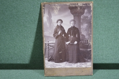Фотография кабинет-портрет "Две дамы в платьях". Мода. Курбатова. Москва. Царская Россия.
