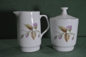 Сахарница фарфоровая и молочник (сливочник). Цветы. Фарфор из ГДР. 