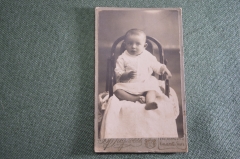 Фотография визитка. Ребенок на стуле. Мода. Витлин. Фото бр. Козловых. Екатеринбург. Царская Россия