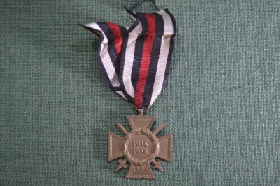 Медаль, Орден, Крест Гинденбурга 1914-1918 с мечами. С лентой. Клеймо L.NBG. 3 -й Рейх. Германия.