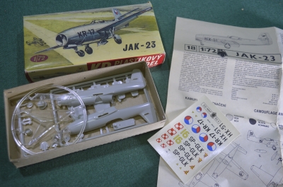 Модель сборная, самолет, советский истребитель "JAK-23, ЯК". Авиация. Чехословакия.
