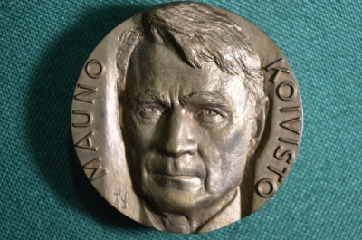 Настольная бронзовая медаль "Mauno Koivisto"/"Мауно Койвисто". Финляндия.