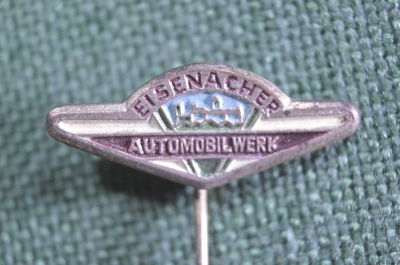 Знак значок "Eisenach Eisenacher". Автомобильный завод. Германия. 1960е.