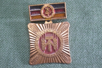 Знак значок медаль "Коллектив социалистического труда". ГДР. Германия.