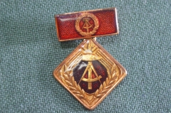 Знак значок медаль "Активист Социалистического Труда". ГДР. Германия.