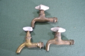 Кран водопроводный старинный. Латунь. Керамика. Набор 3 шт. Ранний СССР. Кран водопроводный старинный. Латунь. Керамика. Набор 3 шт. Ранний СССР.