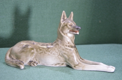 Фарфоровая статуэтка "Немецкая овчарка собака". Фарфор. ЛФЗ, СССР. #U