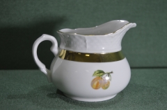 Сливочник, молочник фарфоровый. Сливы, клубника. Фарфор, позолота. Thun, Чехословакия.