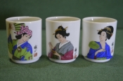 Рюмки фарфоровые для крепких напитков сакэ. Девушки. Набор 3 шт. Фарфор. Винтаж. Китай или Япония. Рюмки фарфоровые для крепких напитков сакэ. Девушки. Набор 3 шт. Фарфор. Винтаж. Китай или Япония.