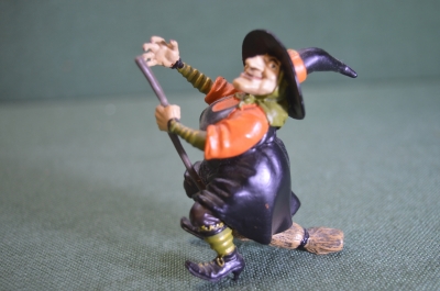 Фигурка солдатик "Баба Яга Ведьма". Papo. 2000 год.