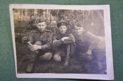 Фотография "Трое военных", 1940-е годы.