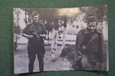Фотография "Я беру тебя в плен", 1940-е годы. #S1