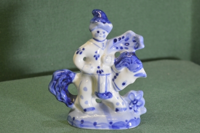 Статуэтка фарфоровая "Иван Царевич на коне с пером Жар Птицы". Фарфор. Гжель. СССР.