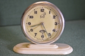 Часы настольный будильник 