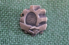 Знак, значок. Рукопожатие, шестеренка. Тяжелый металл, эмаль. Япония.