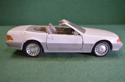 Машинка модель "Мерседес Mercedes 500 SL". 1:24. Китай. 1990е.